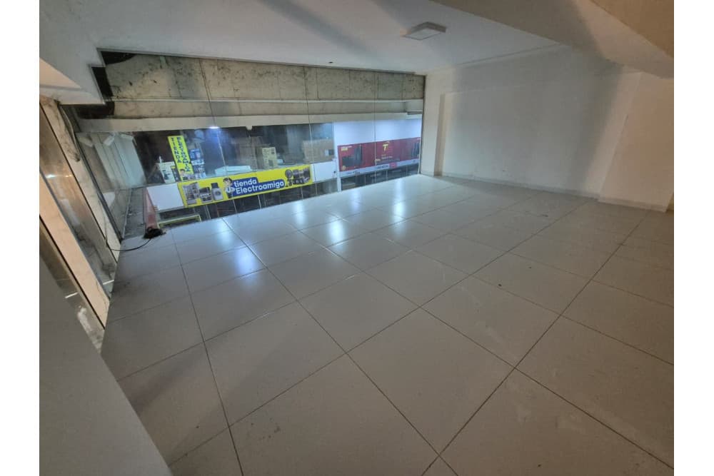 Foto de LOCAL COMERCIAL EN VENTA (5) CON CREDITO DIRECTO