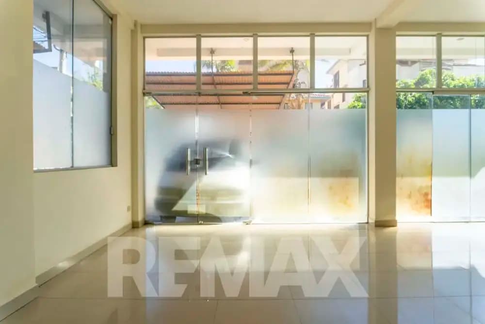 Foto de ATRACTIVOS LOCALES COMERCIALES EN VENTA EN LA ZONA SARCO