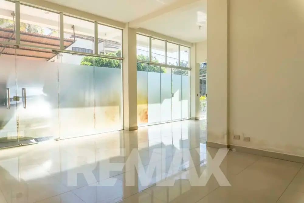 Foto de ATRACTIVOS LOCALES COMERCIALES EN VENTA EN LA ZONA SARCO