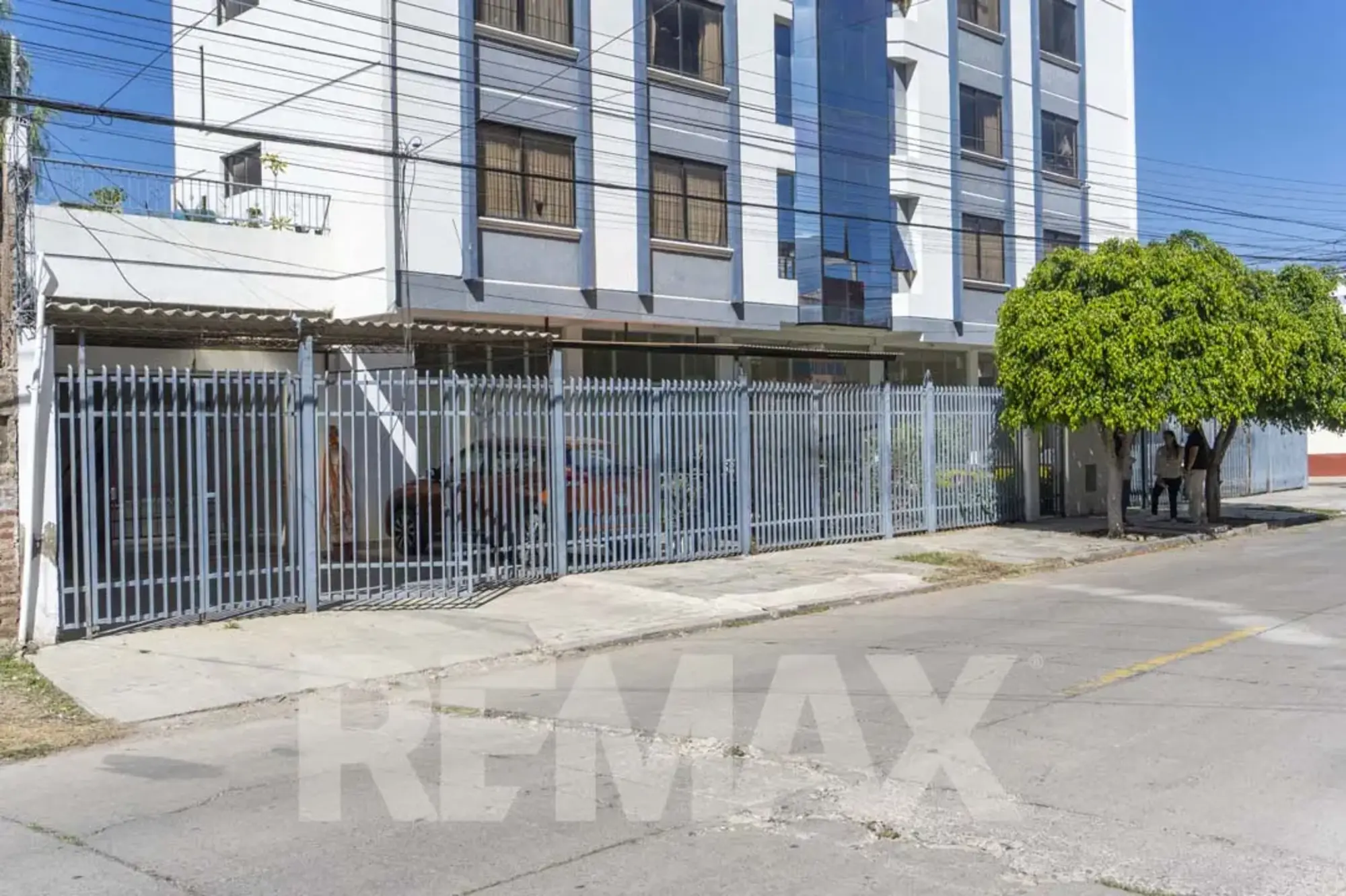Foto de ATRACTIVOS LOCALES COMERCIALES EN VENTA EN LA ZONA SARCO