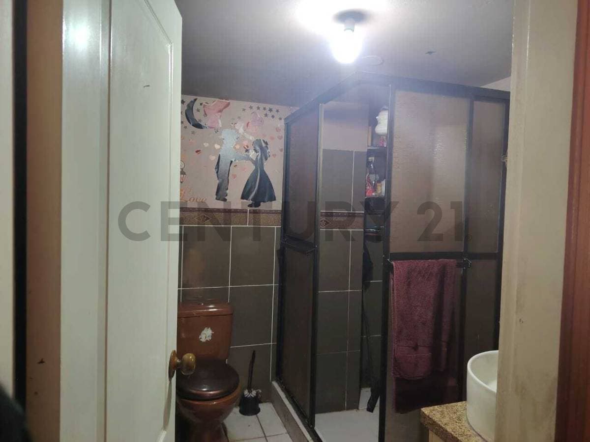 Foto de DEPARTAMENTO EN ANTICRETICO TRES DORMITORIOS VILLA ADELA