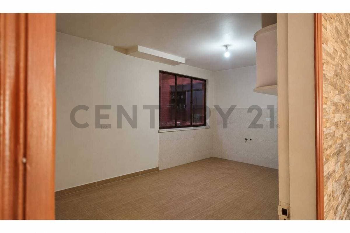 Foto de DEPARTAMENTO EN ANTICRETICO TRES DORMITORIOS VILLA ADELA