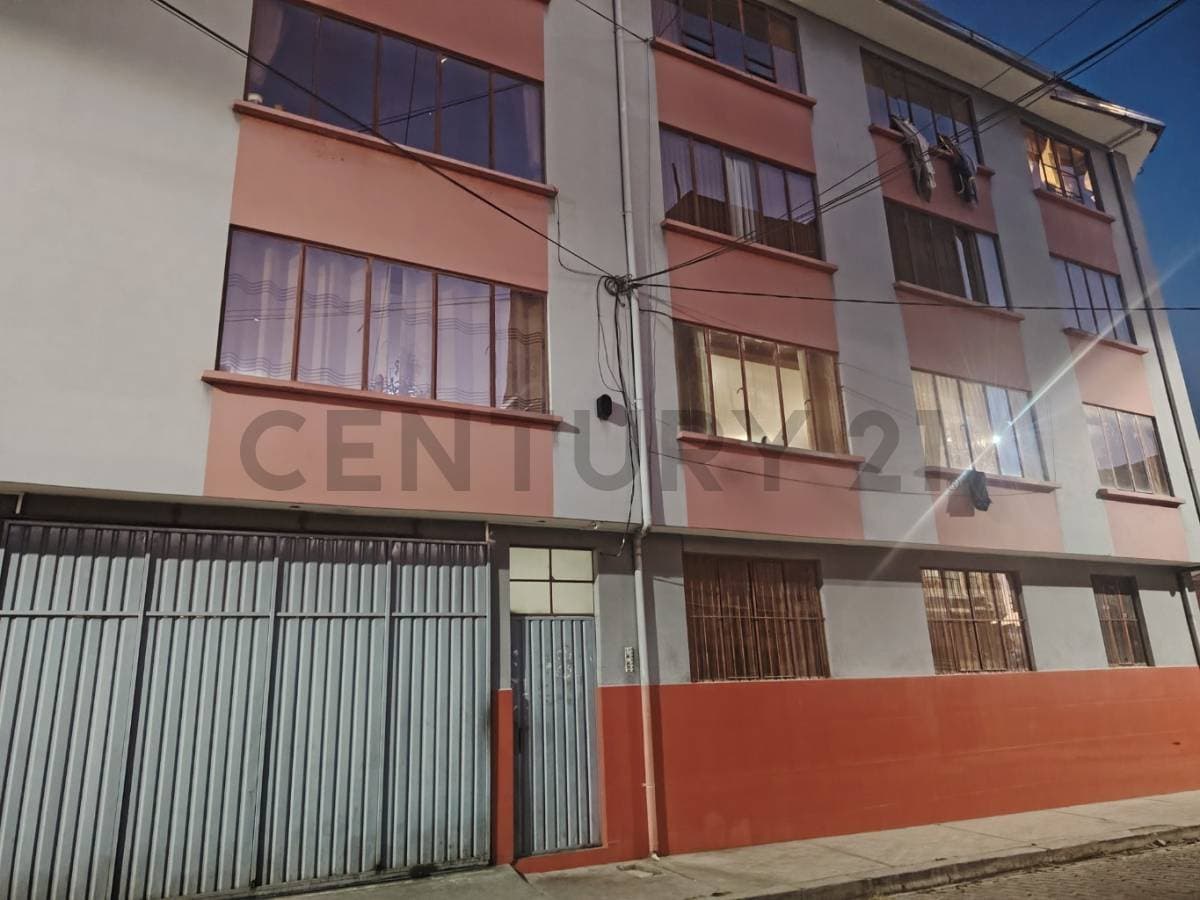 Foto de DEPARTAMENTO EN ANTICRETICO TRES DORMITORIOS VILLA ADELA