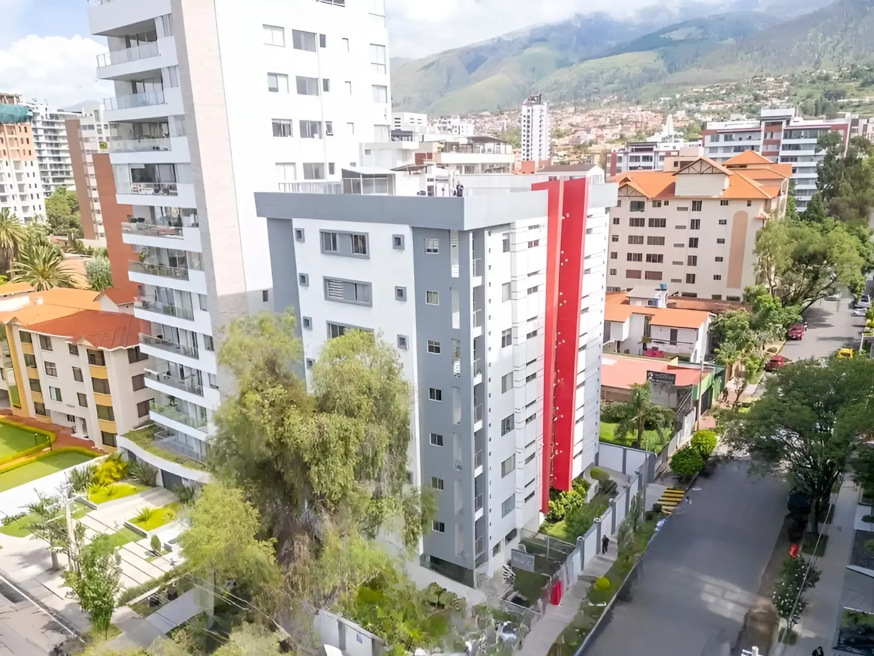 Foto de DEPARTAMENTO EN ALQUILER – EDIF. TORRE VIENA | QUERU QUERU