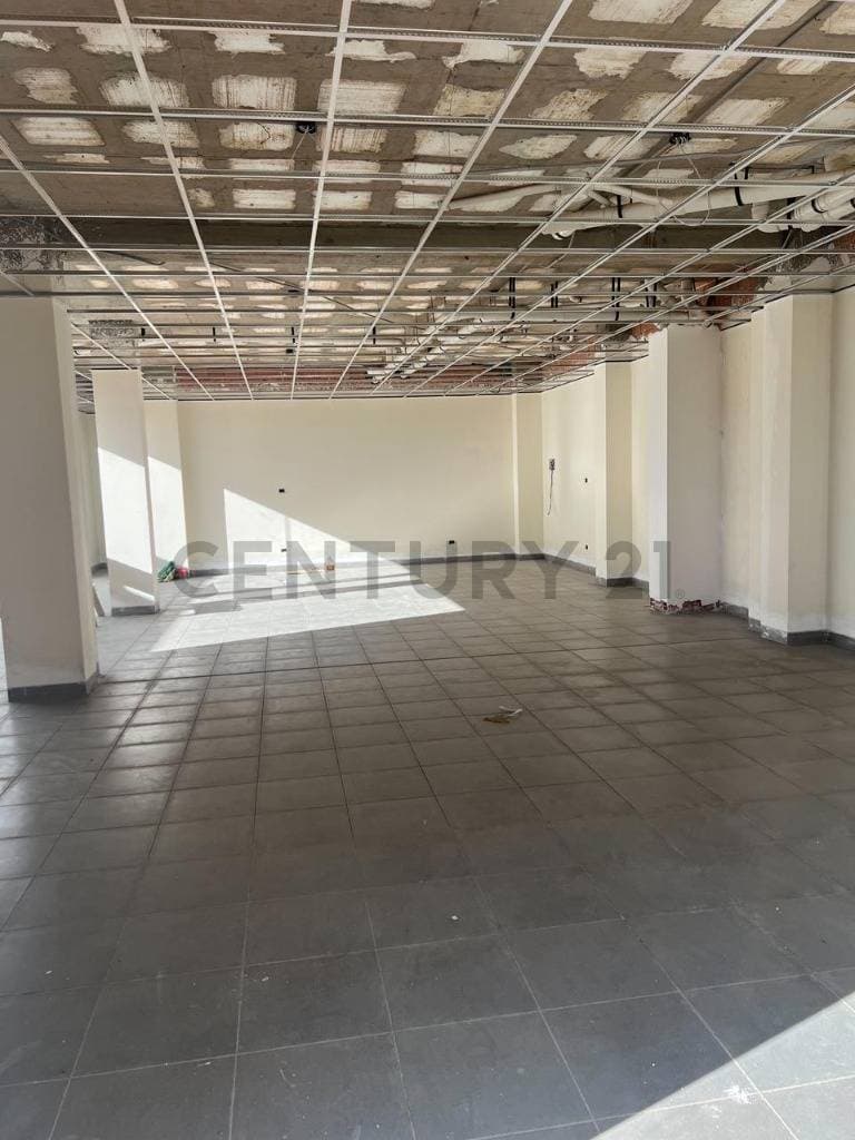 Foto de LOCAL COMERCIAL EN VENTA – VISTA ÁGORA ACHUMANI-HUAYLLANI