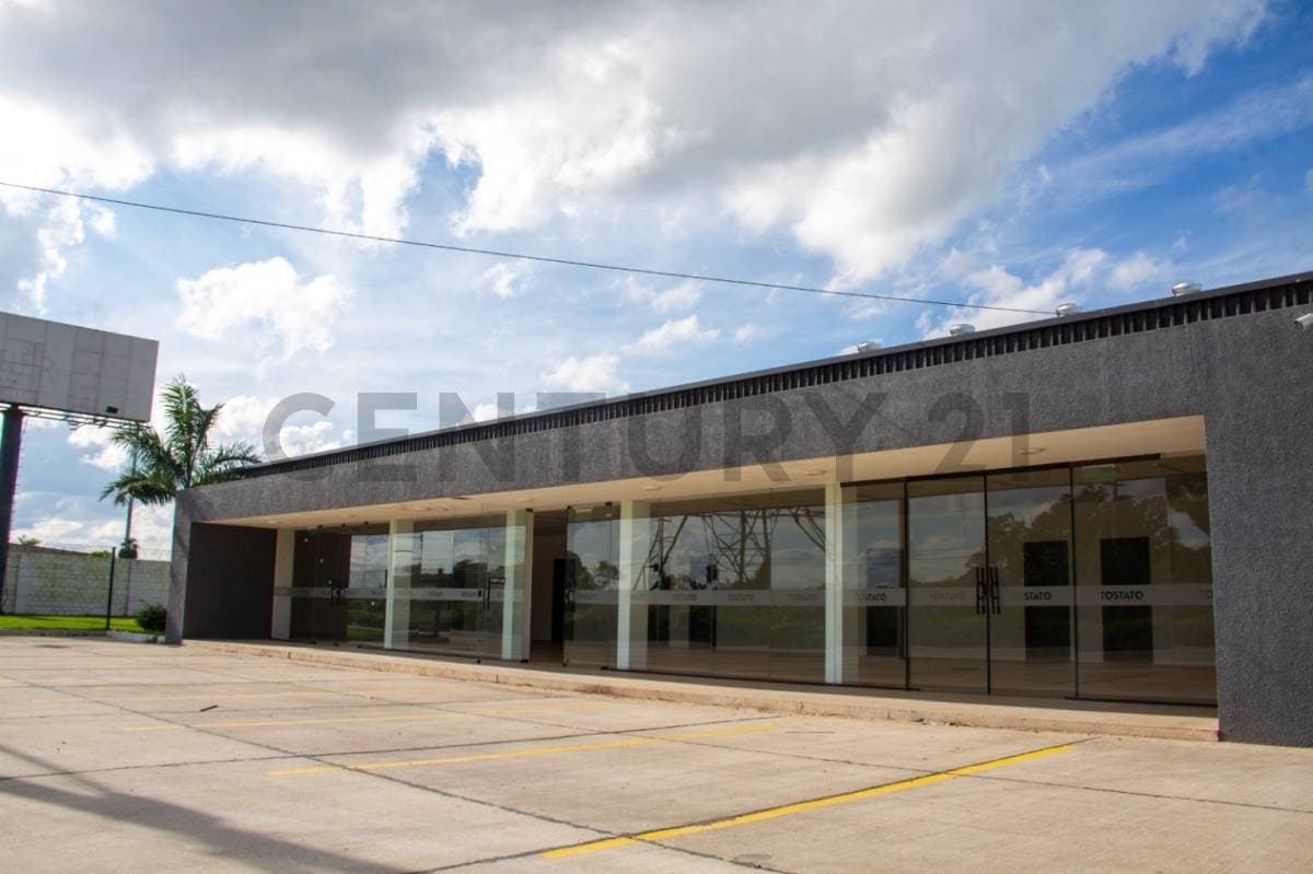 Foto de LOCAL COMERCIAL PARA SHOWROOM Y OFICINAS