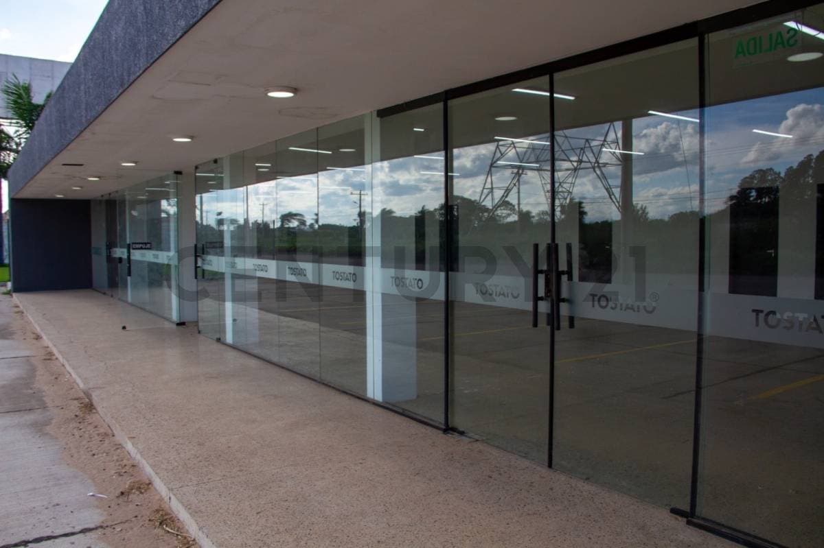 Foto de LOCAL COMERCIAL PARA SHOWROOM Y OFICINAS