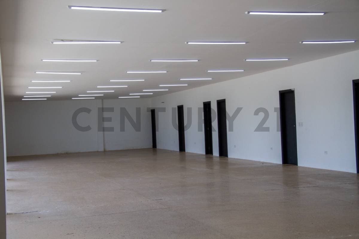Foto de LOCAL COMERCIAL PARA SHOWROOM Y OFICINAS