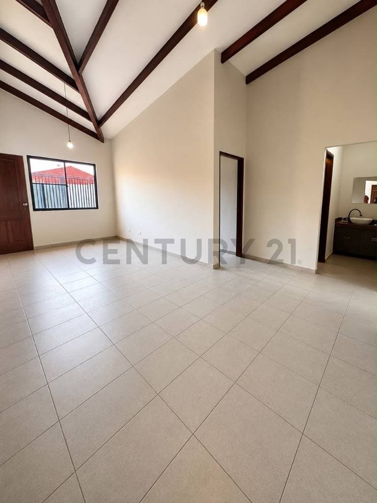 Foto de CASA ALQUILER Ubicada en la Urbanización Motacú, frente a Satélite Norte