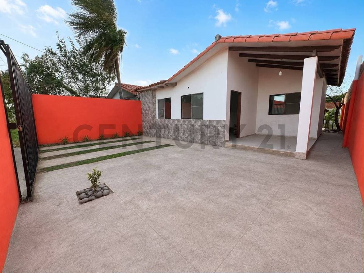 Foto de CASA ALQUILER Ubicada en la Urbanización Motacú, frente a Satélite Norte