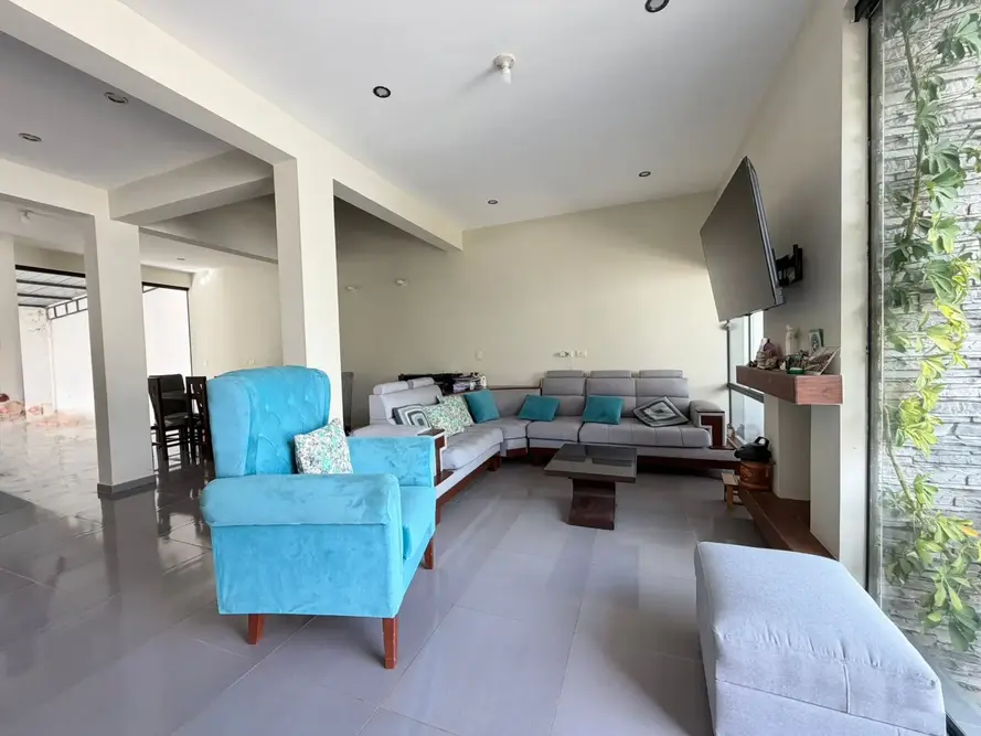 Foto de Casa Moderna en Zona Residencial Tablada – Tarija, Bolivia