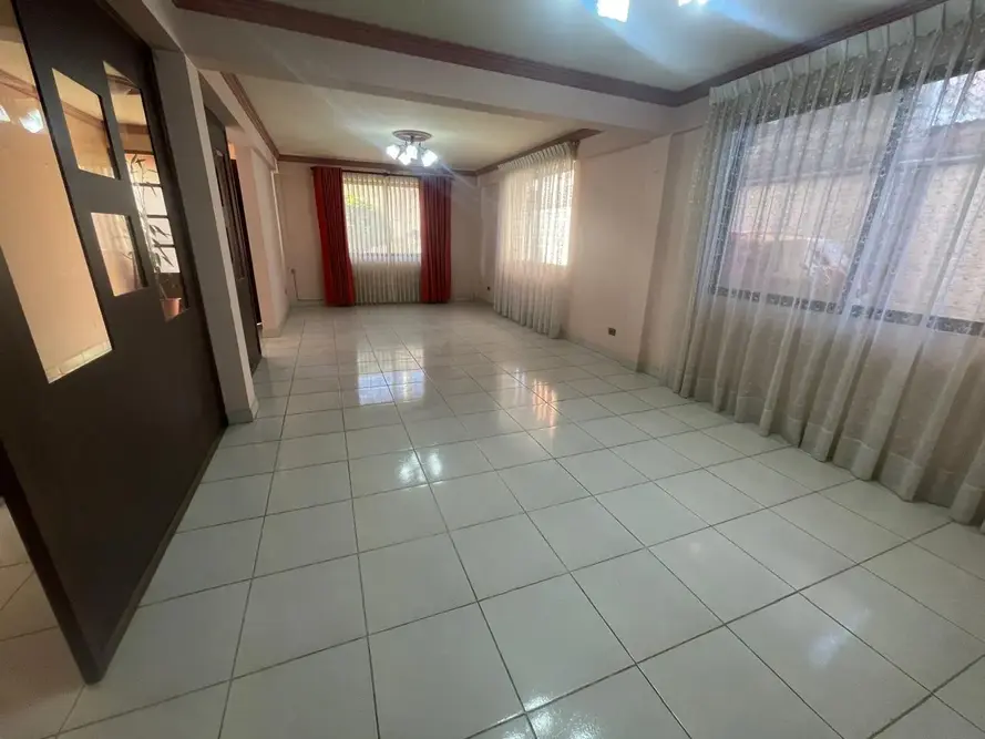 Foto de ALQUILER DEPA DE 3 HAB CON PATIO - PLANTA BAJA CASA - ZONA CONDEBAMBA