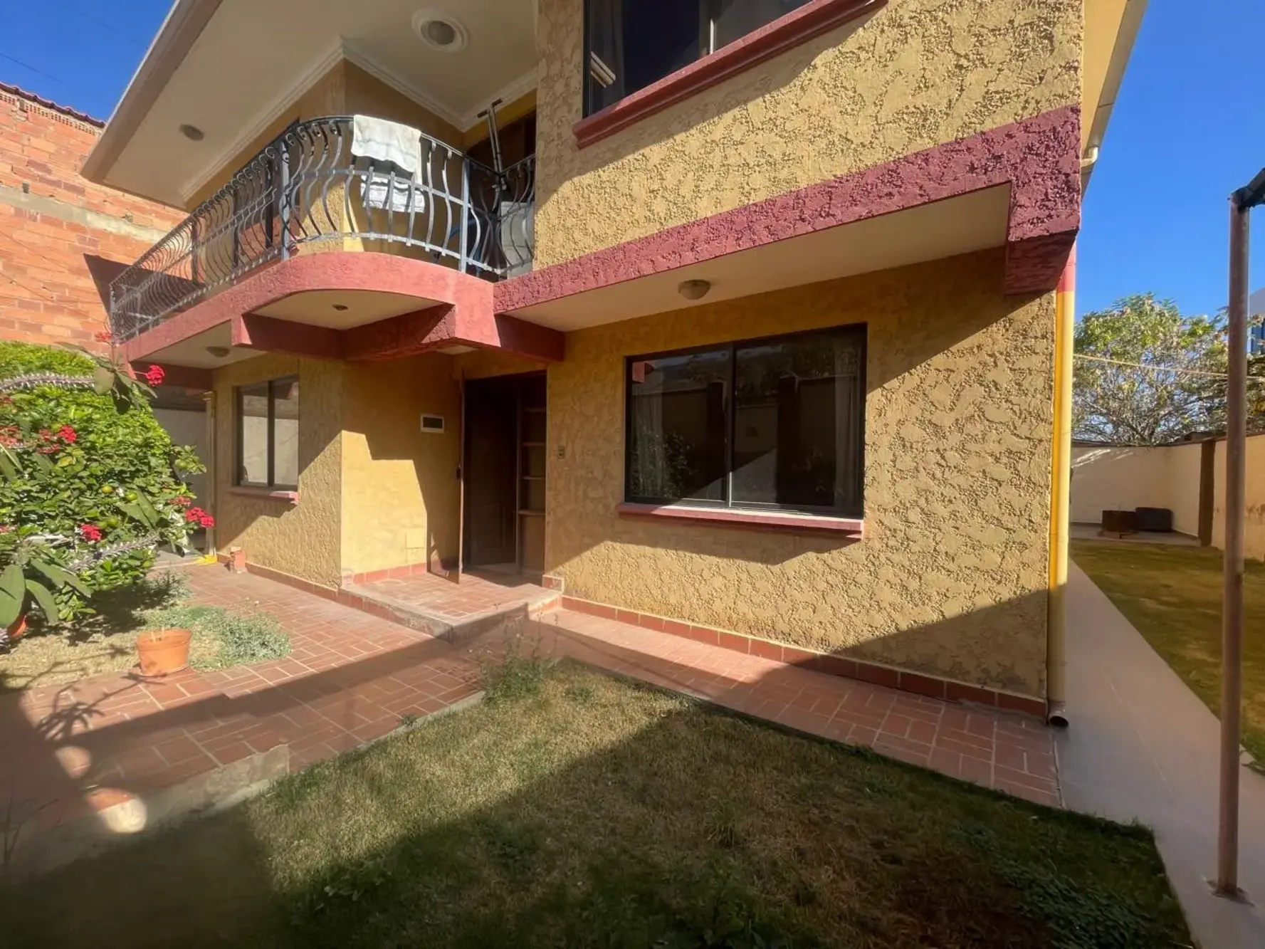Foto de ALQUILER DEPA DE 3 HAB CON PATIO - PLANTA BAJA CASA - ZONA CONDEBAMBA