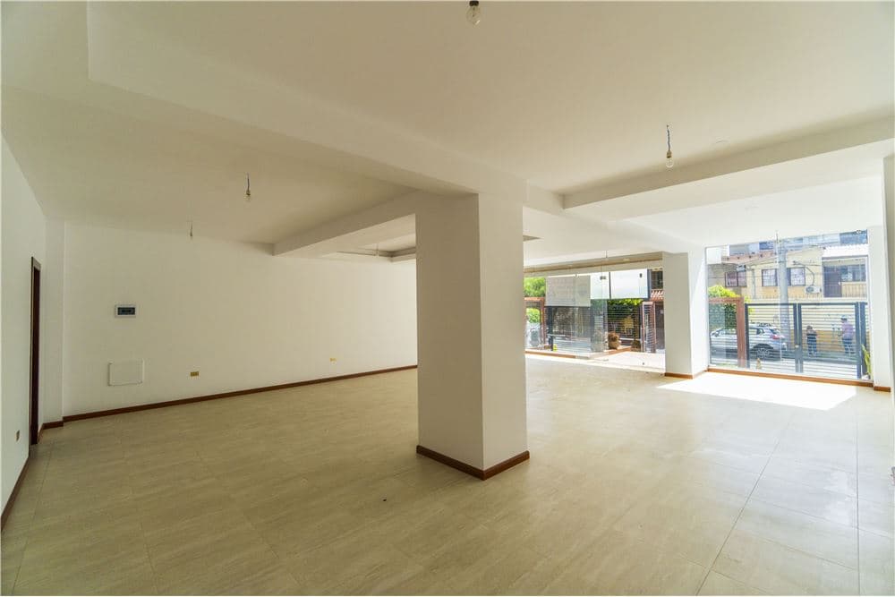 Foto de LOCAL COMERCIAL EN VENTA-EDIFICIO VERONA