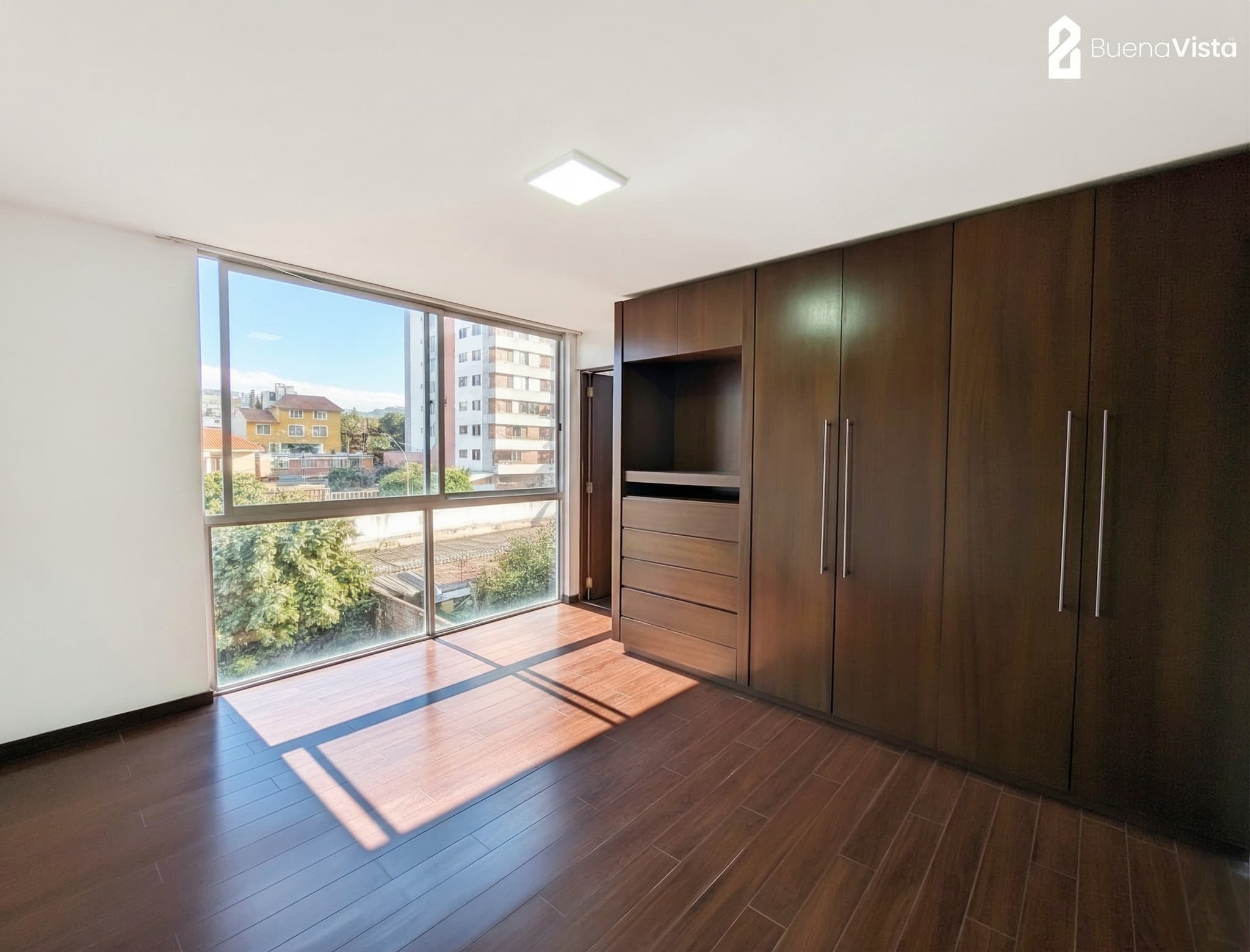 EN VENTA – Departamento cómodo y privado | 2 suites + balcón
