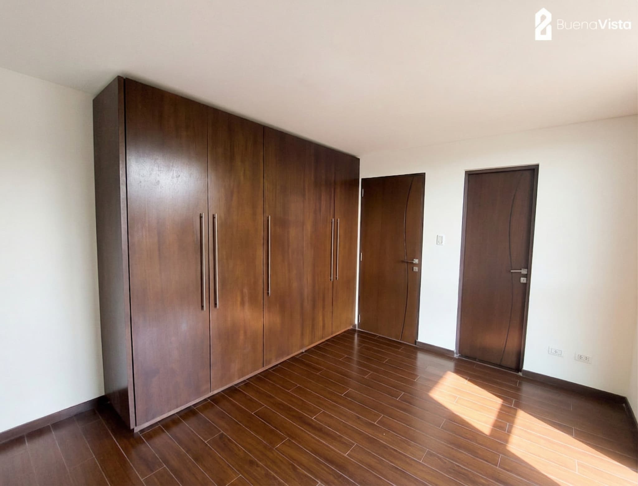 EN VENTA – Departamento cómodo y privado | 2 suites + balcón