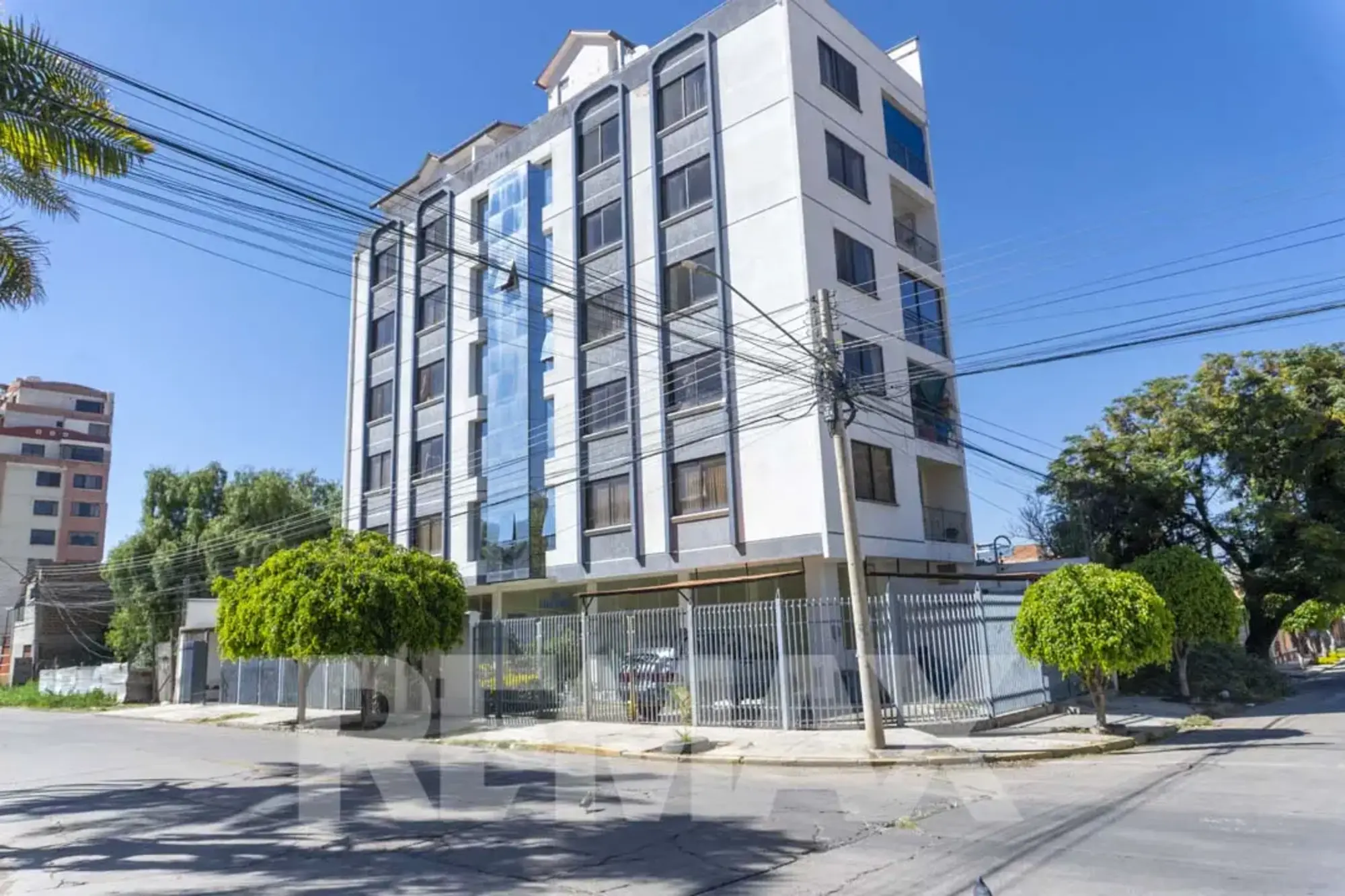 Foto de ATRACTIVOS LOCALES COMERCIALES EN VENTA EN LA ZONA SARCO