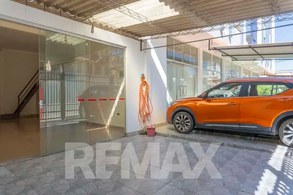 Foto de ATRACTIVOS LOCALES COMERCIALES EN VENTA EN LA ZONA SARCO