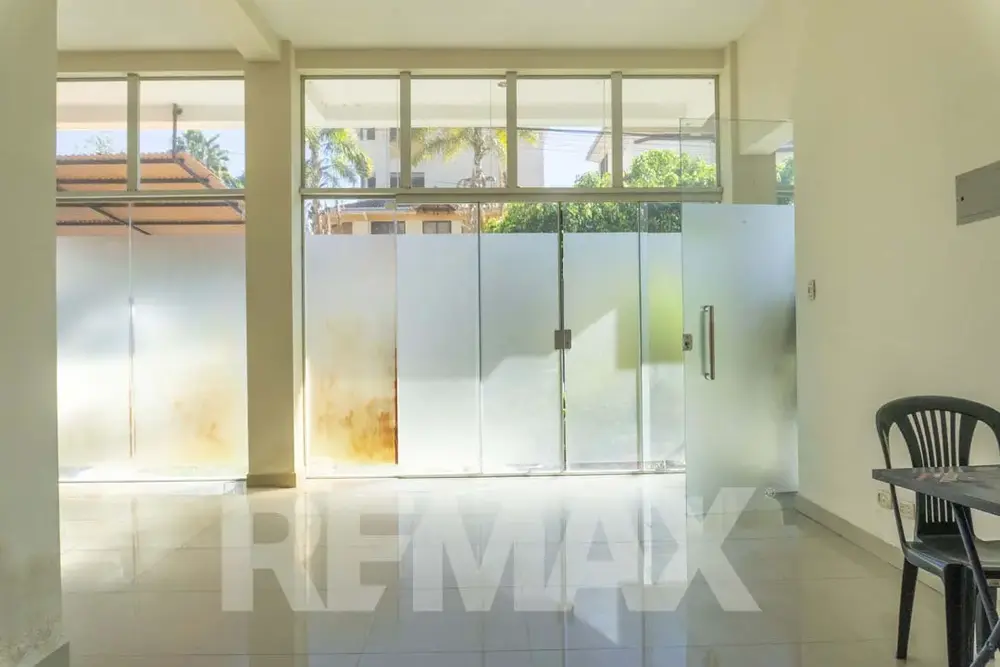 Foto de ATRACTIVOS LOCALES COMERCIALES EN VENTA EN LA ZONA SARCO