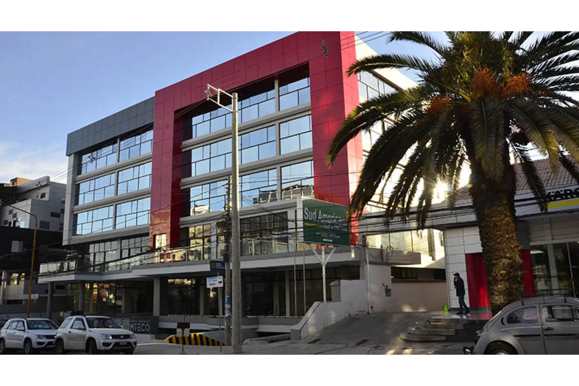 Foto de OFICINA EN ALQUILER – UBICACIÓN ESTRATÉGICA SOBRE AV. PANDO, COCHABAMBA