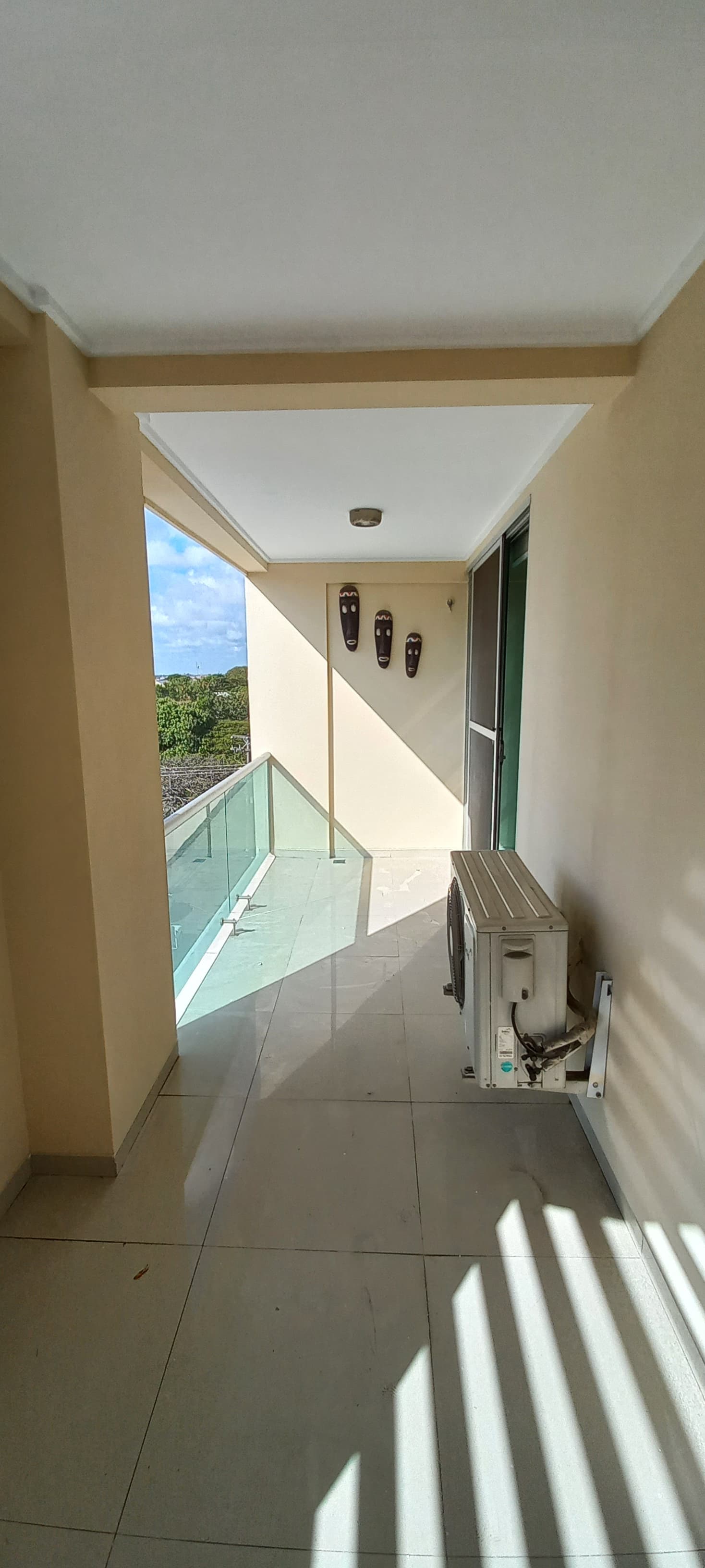 DEPARTAMENTO 3 DORMITORIOS (198M²) CON BALCONES Y CHURRASQUERA PRIVADA ZONA PLAZA BALCUTT