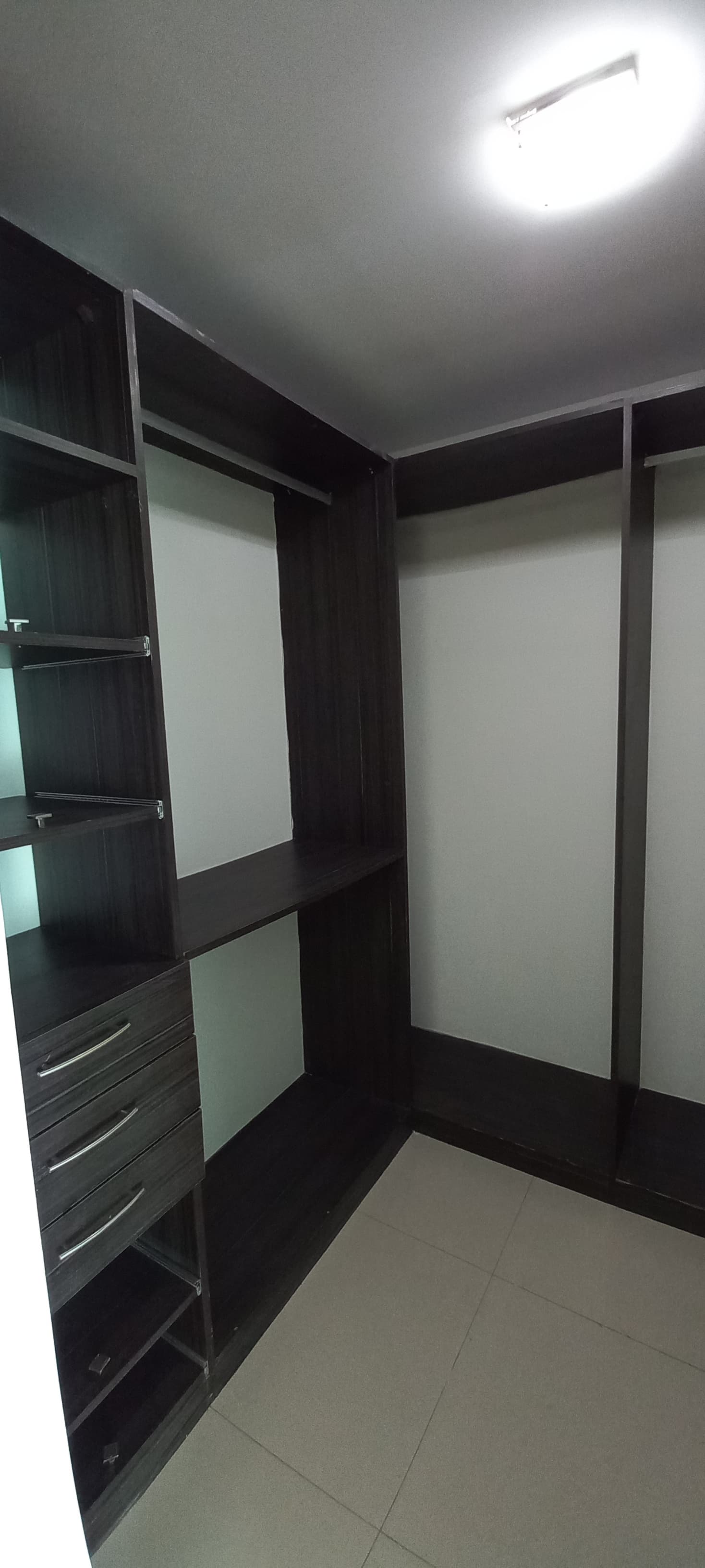 DEPARTAMENTO 3 DORMITORIOS (198M²) CON BALCONES Y CHURRASQUERA PRIVADA ZONA PLAZA BALCUTT