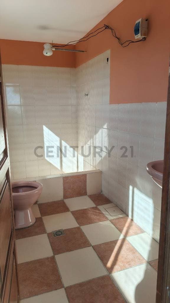 Foto de Casa de 3 pisos en Esquina en venta