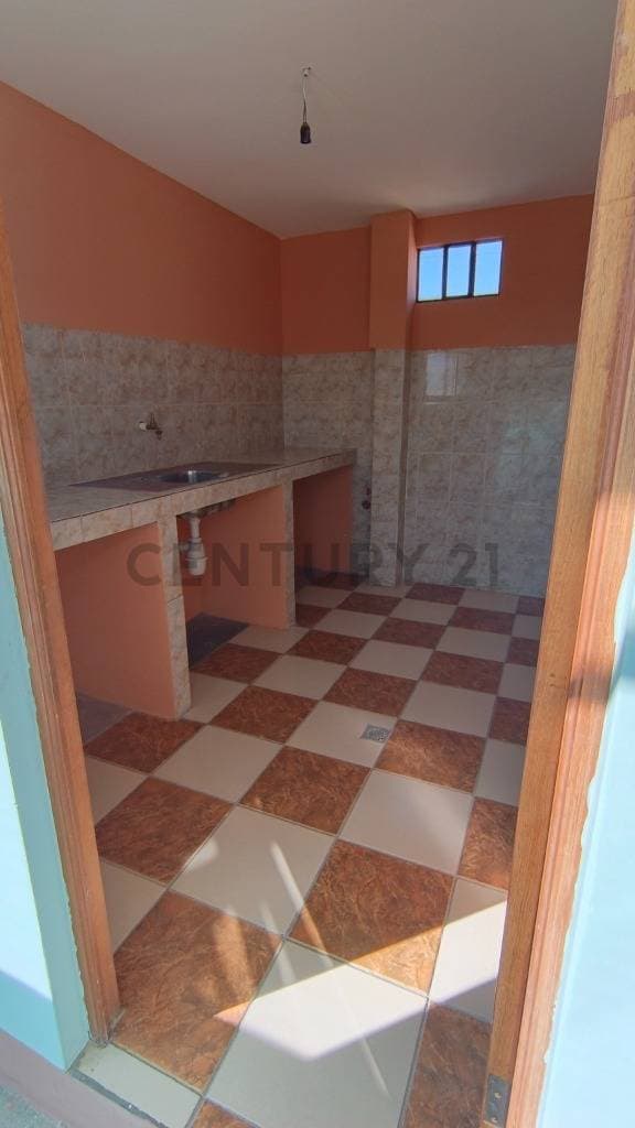 Foto de Casa de 3 pisos en Esquina en venta