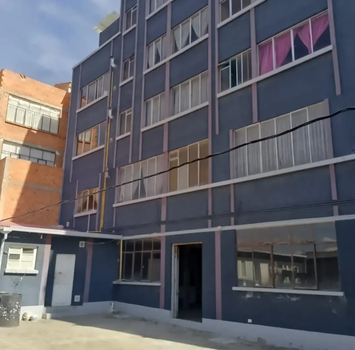 Foto de Casa con espacio comercial en venta en Alto Pampahasi, 1.067,63 m² construidos