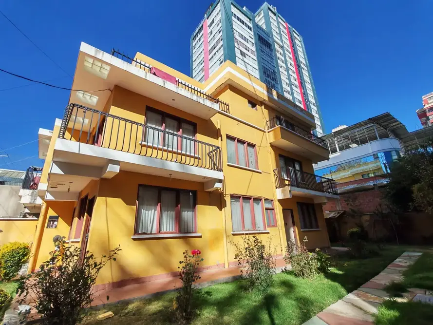 Foto de Casa Antigua con 3 Departamentos en Venta‼️