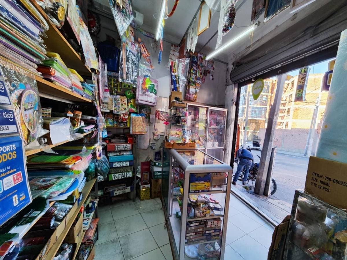 Foto de TIENDAS EN VENTA SOBRE LA AV. AGUSTÍN UGARTE, PASOS DEL HOSPITAL DE COTAHUMA