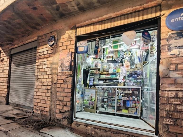 Foto de TIENDAS EN VENTA SOBRE LA AV. AGUSTÍN UGARTE, PASOS DEL HOSPITAL DE COTAHUMA