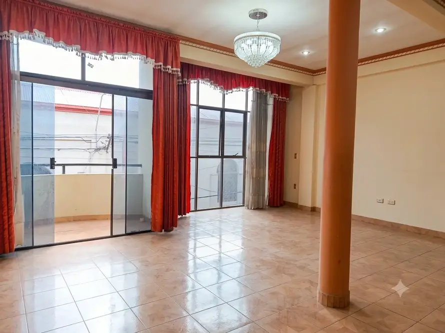 Foto de "Casa de 3 niveles en San Roque | Ideal para inversión y renta | A pasos del Mercado Central"