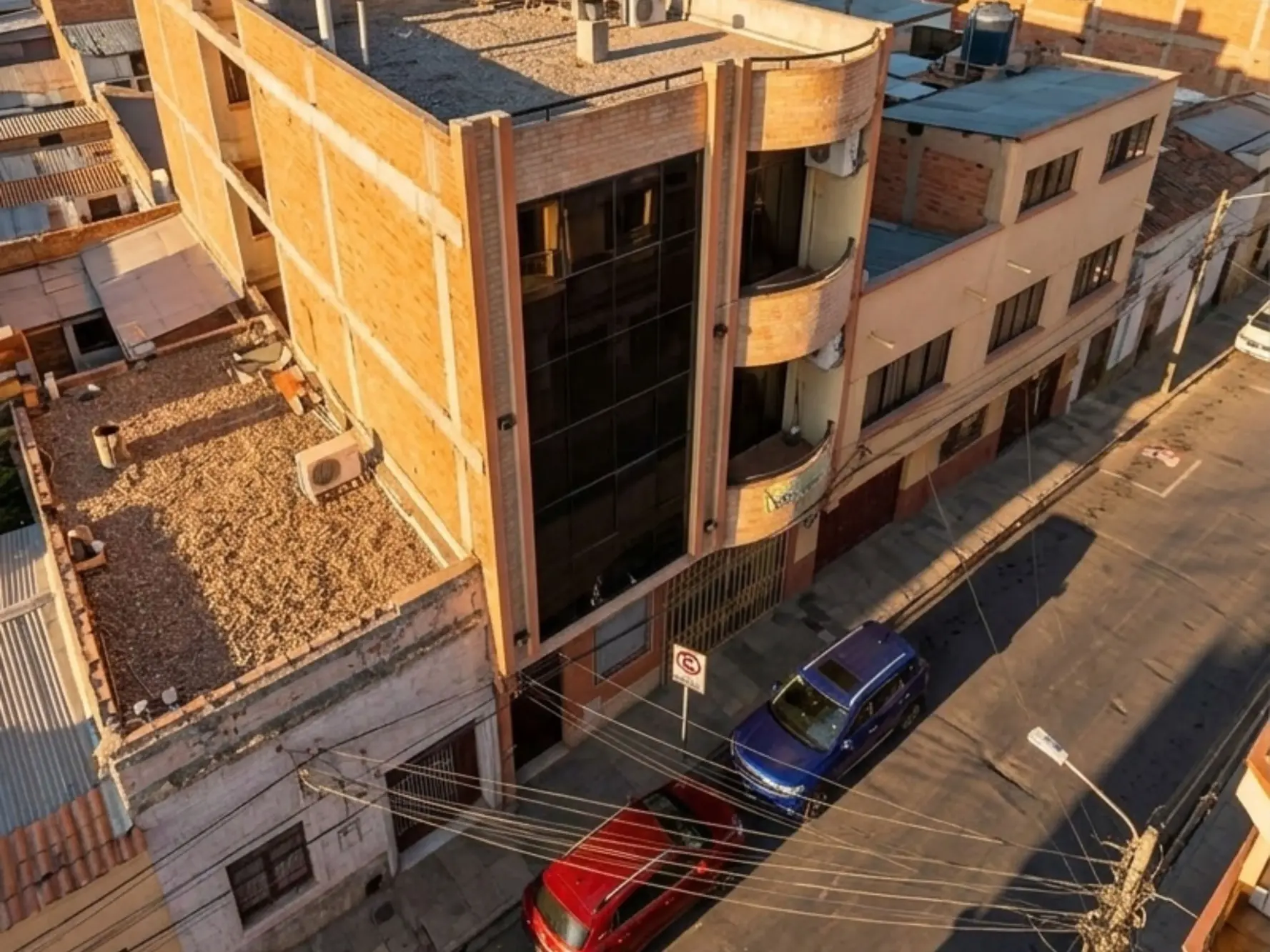 Foto de "Casa de 3 niveles en San Roque | Ideal para inversión y renta | A pasos del Mercado Central"