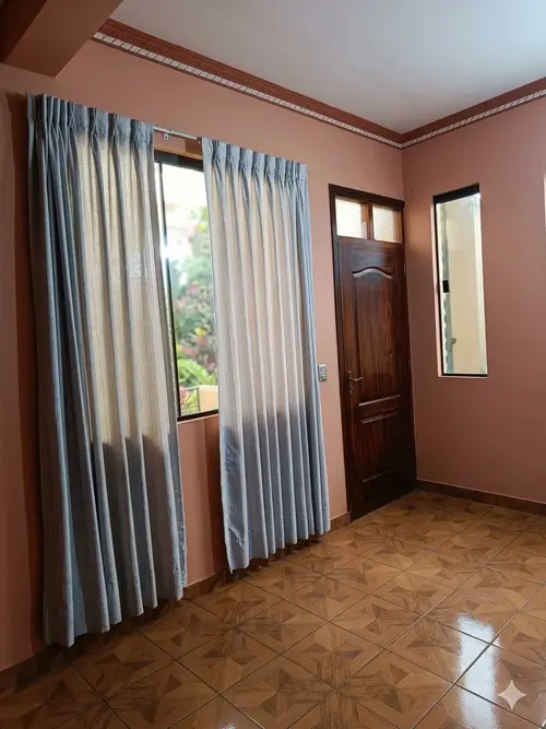 Foto de "Casa de 3 niveles en San Roque | Ideal para inversión y renta | A pasos del Mercado Central"