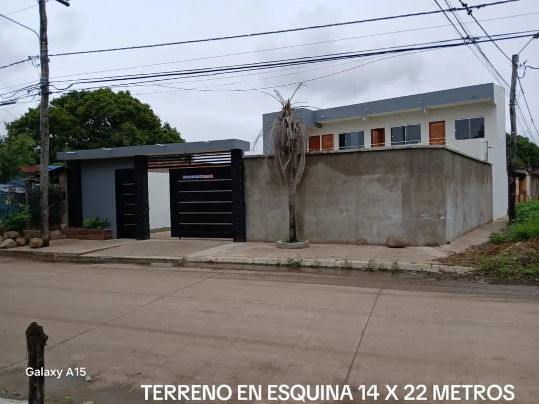 CASA NUEVA EN VENTA DE 8 DORMITORIOS ZONA MERCADO POSITOS PLAM 3000 B.GUAPURU 1 CEL 77000263