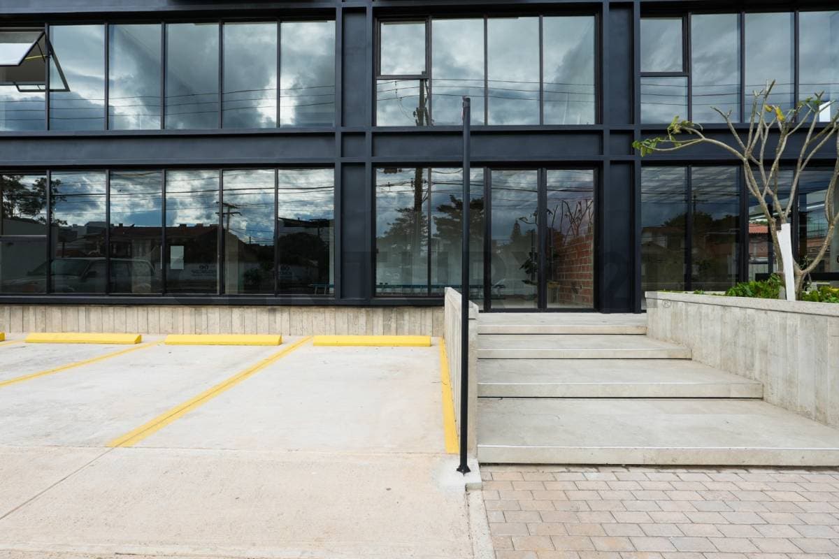 Foto de LOCAL COMERCIAL PREMIUM EN VENTA – PLANTA BAJA