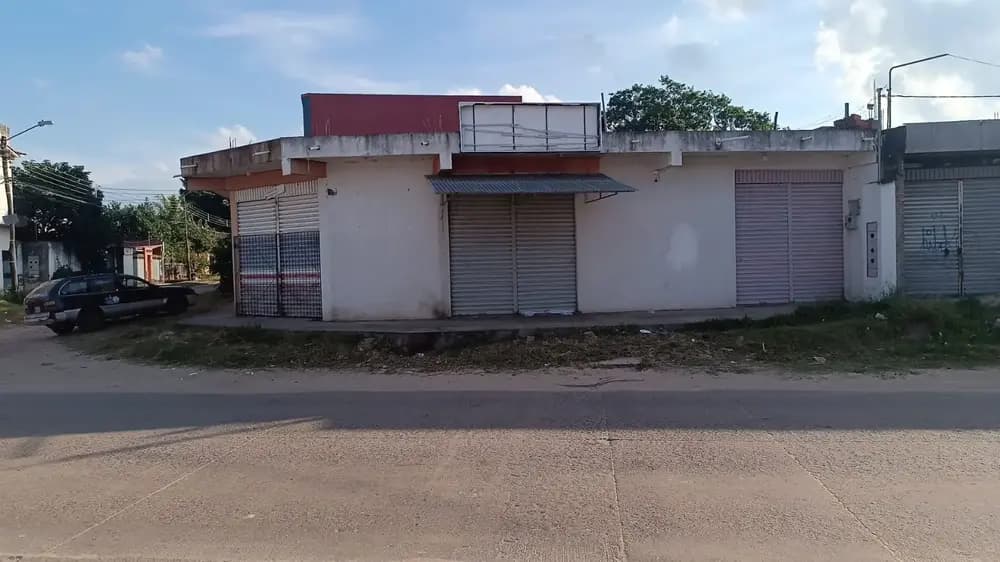 Foto de Local comercial en venta con amplia superficie y parqueo en zona sureste de Santa Cruz