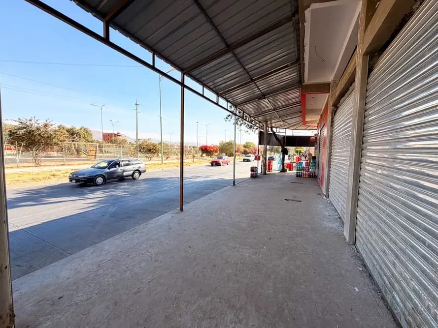 Foto de LOCAL EN ALQUILER COSTANERA DEL SUR