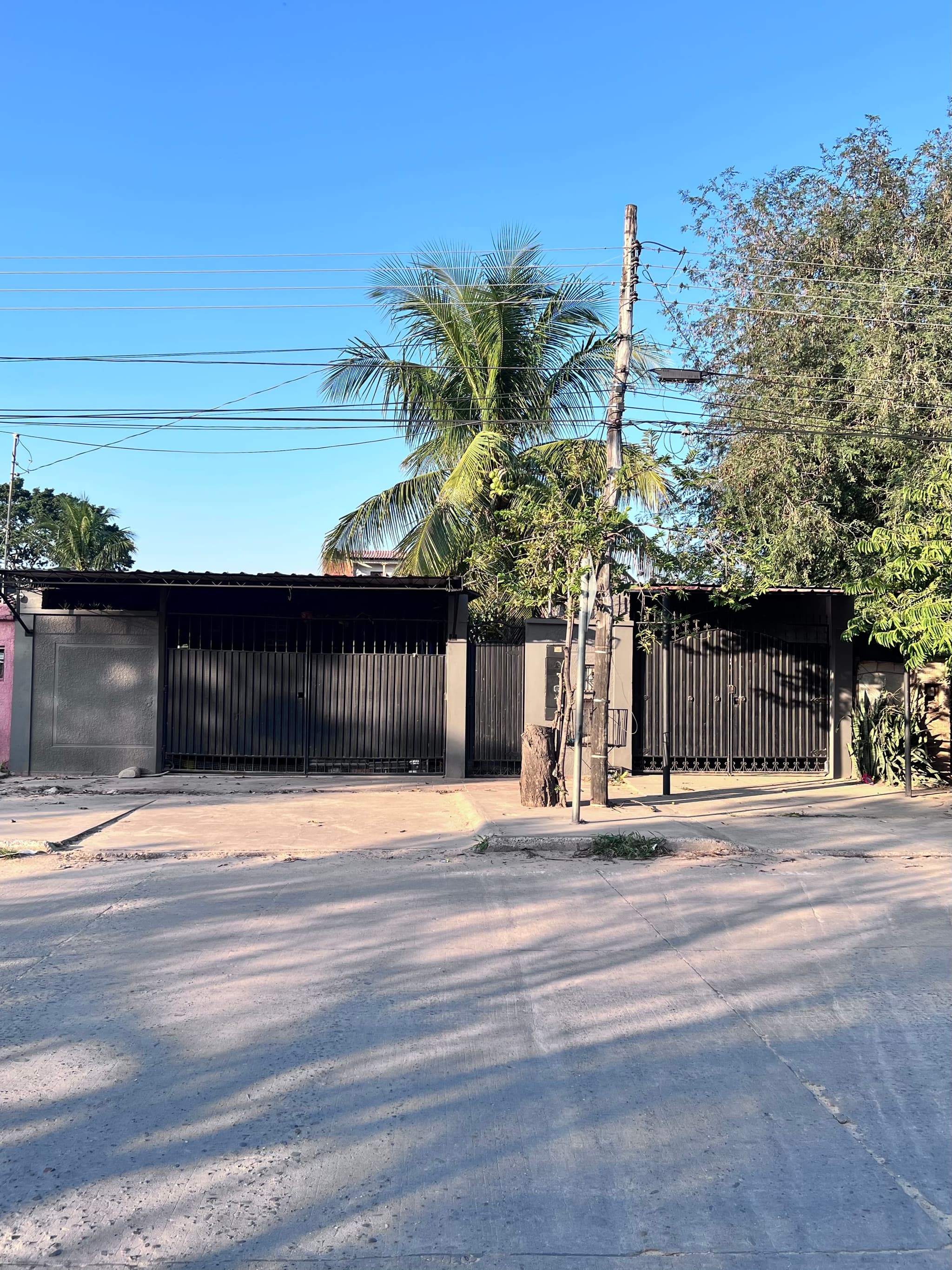 CASA EN VENTA SOBRE AV 8vo anillo
