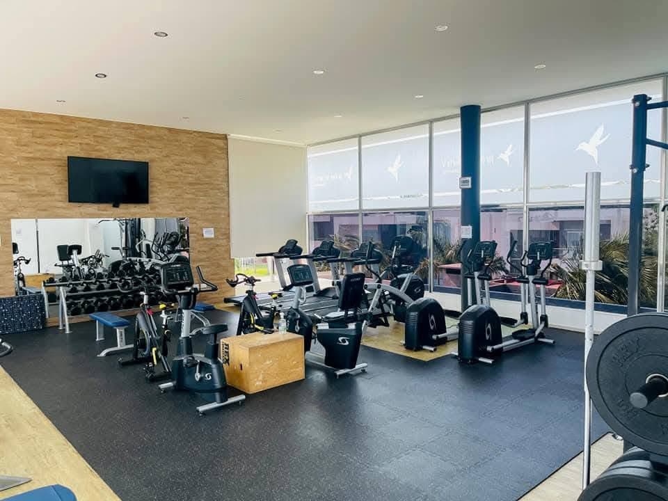 EN CONDOMINIO JARDINES DEL NORTE, CASA MODERNA EN ALQUILER,ZONA NORTE AV BANZER