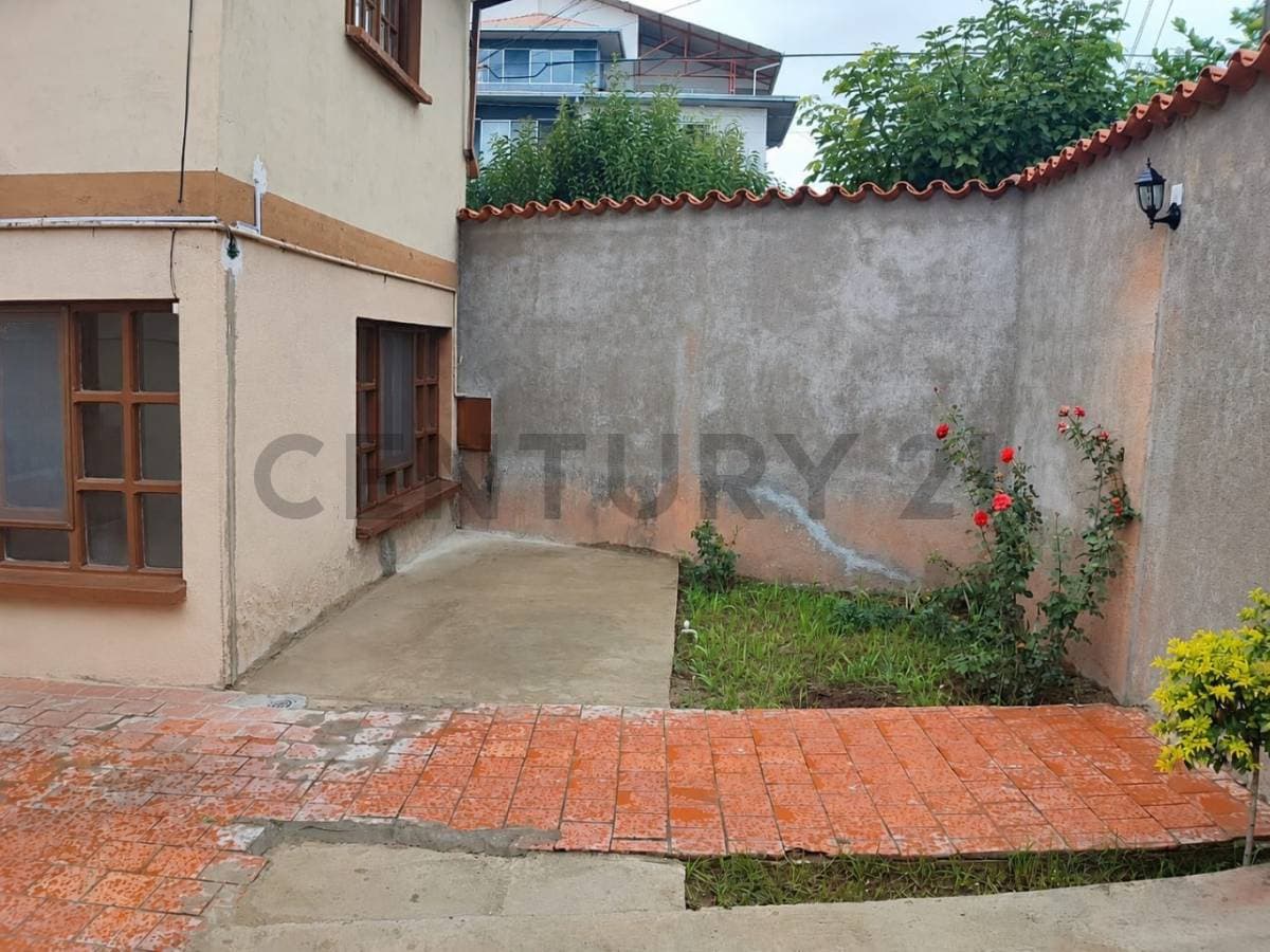 Foto de HERMOSA CASA ESQUINERA A LA VENTA EN BARRIO SENAC