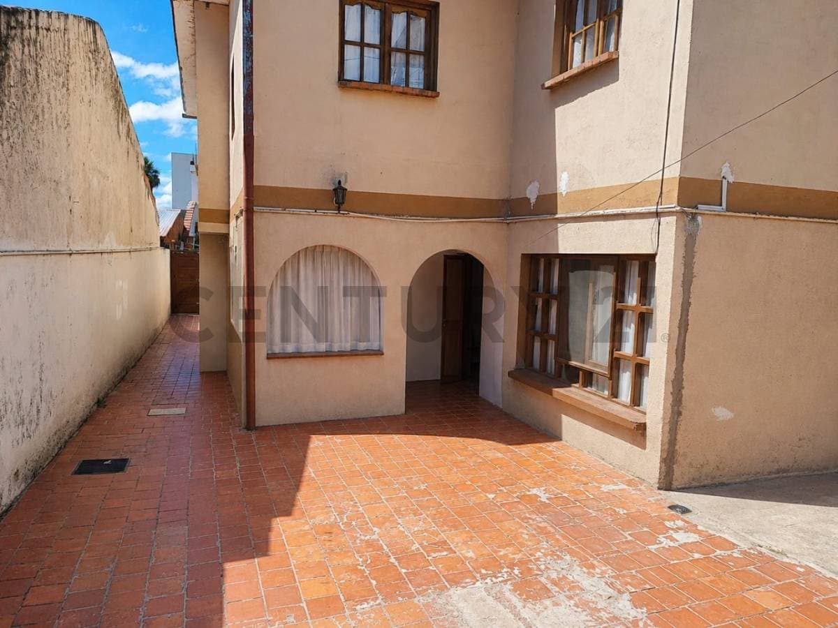 Foto de HERMOSA CASA ESQUINERA A LA VENTA EN BARRIO SENAC