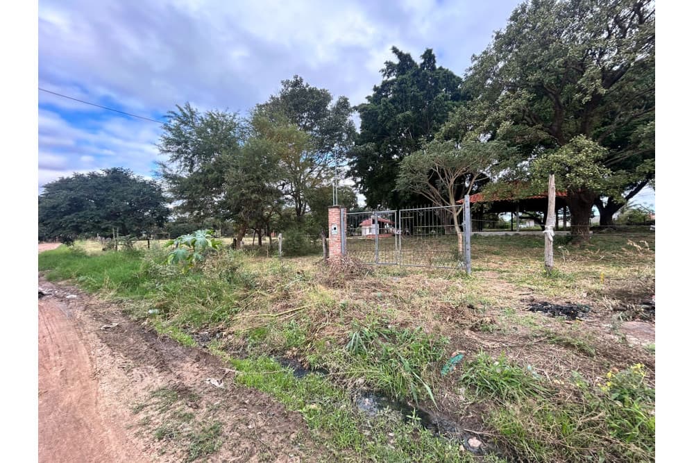 Foto de Terreno en Venta con 19 mts de Frente Zona Sur, Av Moscu 8vo y 9no anillo.