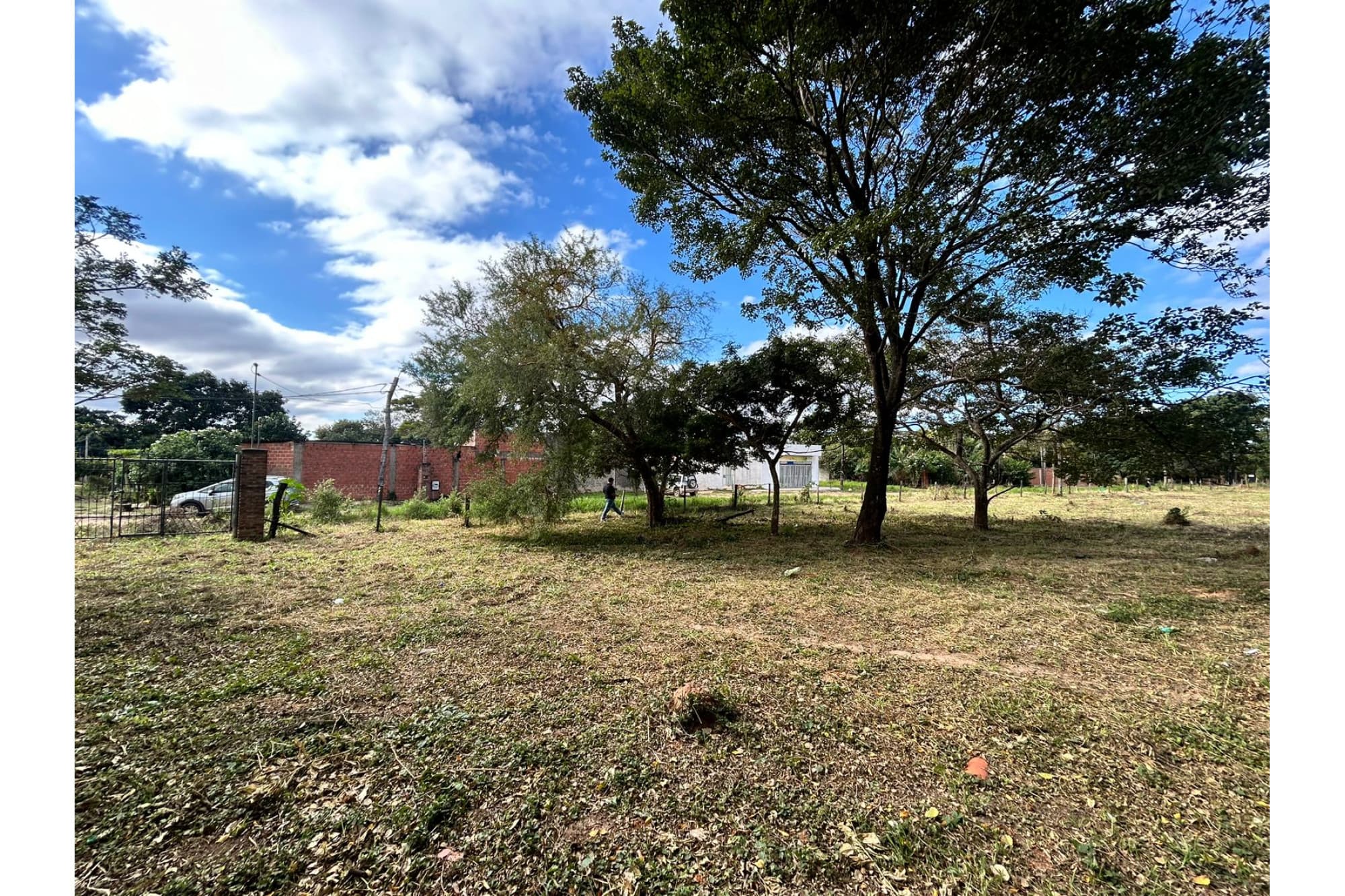 Foto de Terreno en Venta con 19 mts de Frente Zona Sur, Av Moscu 8vo y 9no anillo.