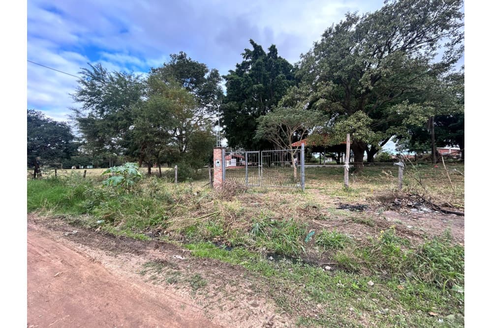 Foto de Terreno en Venta con 19 mts de Frente Zona Sur, Av Moscu 8vo y 9no anillo.