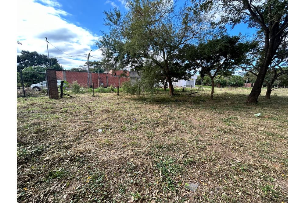 Foto de Terreno en Venta con 19 mts de Frente Zona Sur, Av Moscu 8vo y 9no anillo.