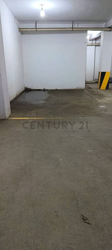 Foto de DEPÓSITO / PARQUEO EN VENTA EN SOPOCACHI EN PLENA AV ECUADOR