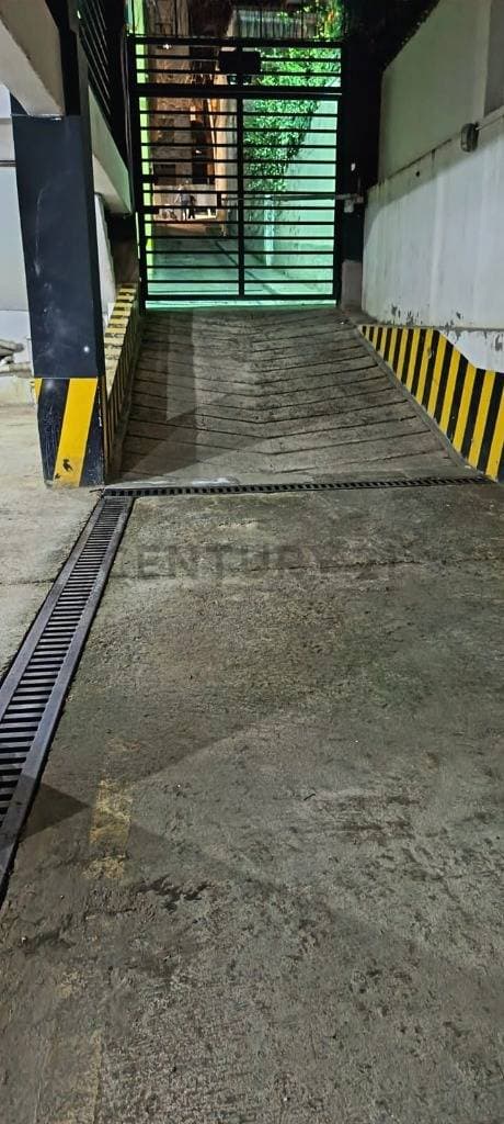 Foto de DEPÓSITO / PARQUEO EN VENTA EN SOPOCACHI EN PLENA AV ECUADOR