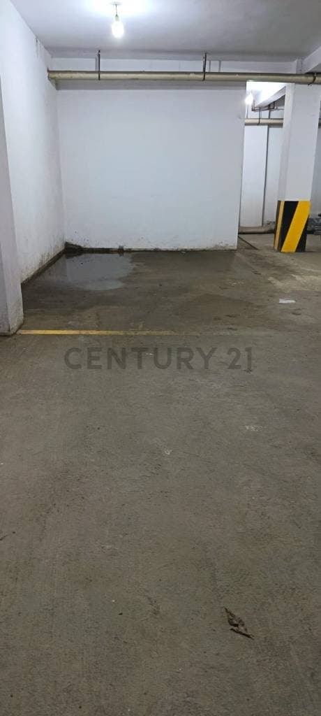 Foto de DEPÓSITO / PARQUEO EN VENTA EN SOPOCACHI EN PLENA AV ECUADOR